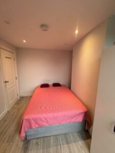 EN3 7AD - Disponível imediato - Casal £230 - 1 pessoa £200