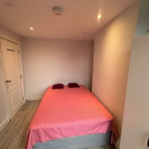 EN3 7AD - Disponível imediato - Casal £230 - 1 pessoa £200