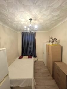 EN3 7AZ - Disponível imediato - Casal £230 - 1 pessoa £200