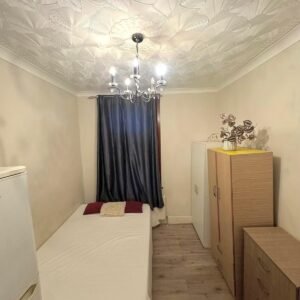 EN3 7AZ - Disponível imediato - Casal £230 - 1 pessoa £200