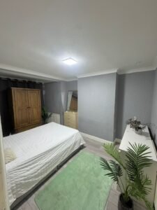 EN1 4LR - Disponível imediato - Casal £230 - 1 pessoa £200