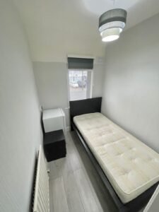 EN1 4LR - Disponível imediato - £150