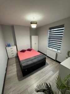 EN3 4HT - Disponível imediato - Casal £230 - 1 Pessoa £200