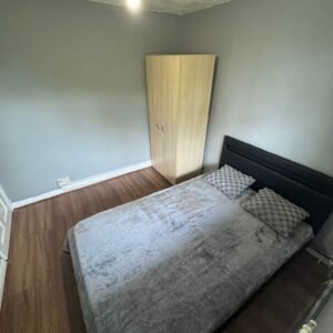 N22 5RS - Disponível imediato - Casal £220 - 1 Pessoa £200