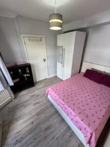EN3 6HE - Disponível 11/08 Segunda - Casal £230 - 1 pessoa £200